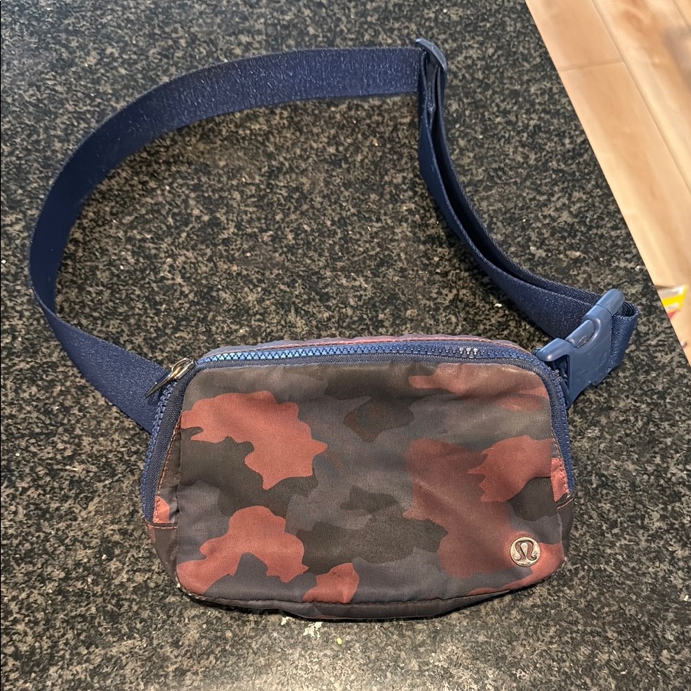 Lululemon Everywhere Belt Bag